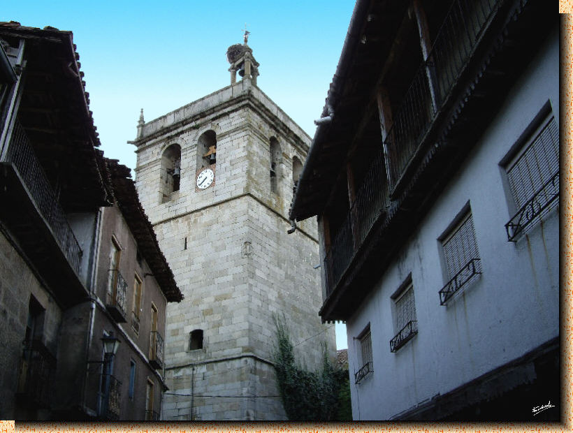 Torre de la iglesia del pueblo dedicada a Nstra Sra de la Asuncin