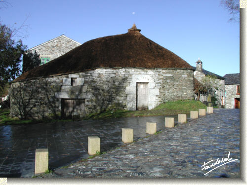 Palloza (ancient dwelling) in the village O Cebreiro