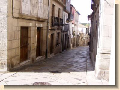 Calle del casco histrico en Allariz.