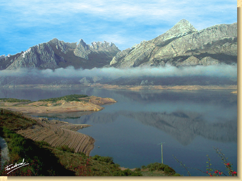 View of the reservoir of Riao with Yordas peak in the background. A dash of fog extends through the valley.