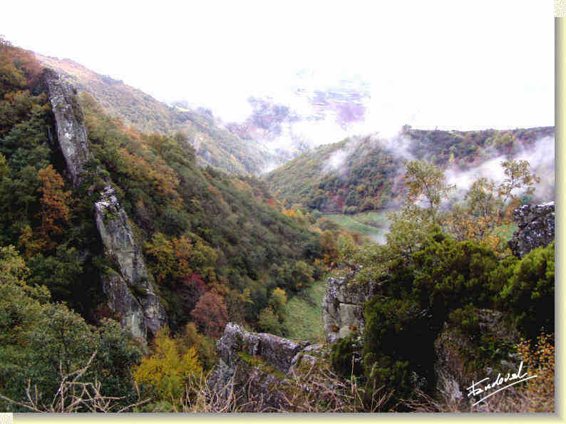A nboa cubre na profundidade dos vales en Serra do Courel.